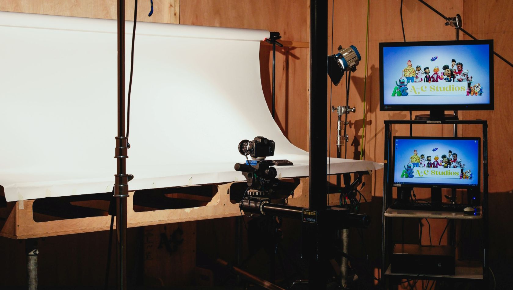 Studio stage layout with camera's and filming equipment